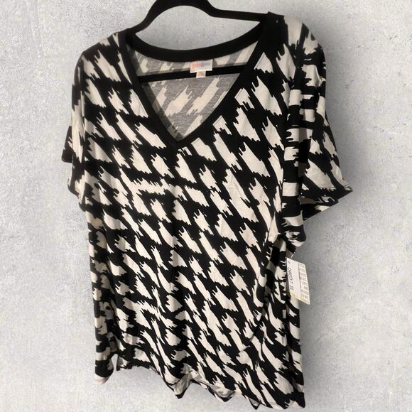 LuLaRoe Tops - LuLaRoe Christy T - NWT- 3XL-Black/White Print